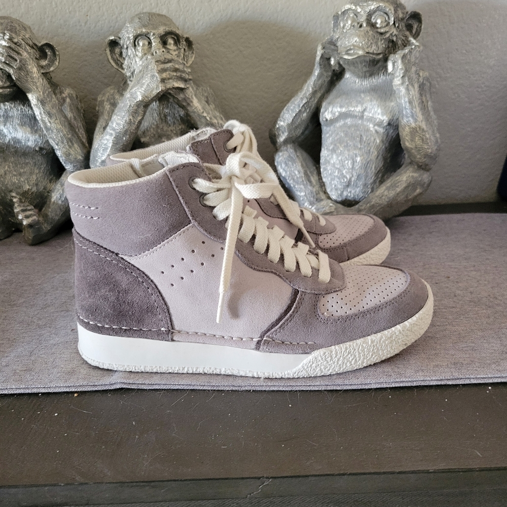 Clark's Craftcup Mid Wedge High Top Comfort Sneaker